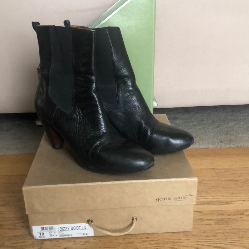 Kenneth Cole gentle souls busy ankle boot size 10 black